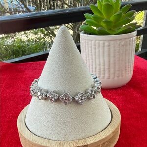 Silver Floral Crystal Bracelet - Elegant Sparkle